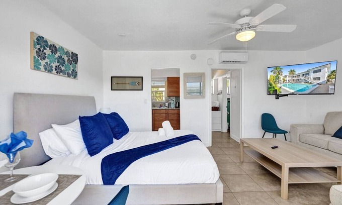 North Beach Apartment | Waves on Desoto Deluxe studio # 9