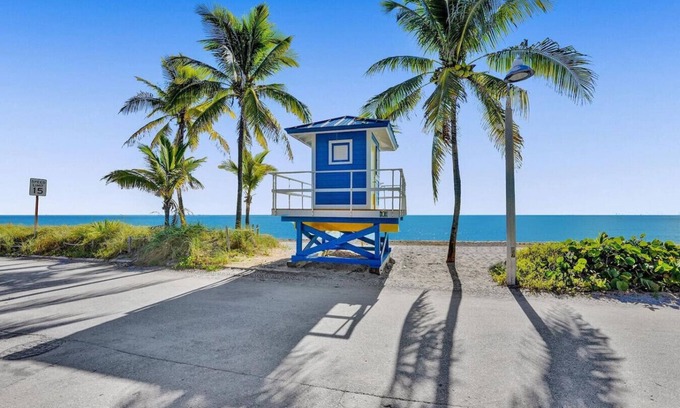North Beach Apartment | Waves on Desoto studio with pool # 3