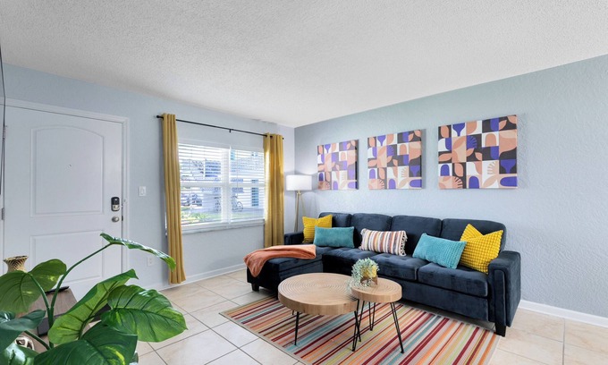 Indian Harbour Beach Apartment | Waves & Wonders~ Walk to the beach, Pool, BBQ, Gym