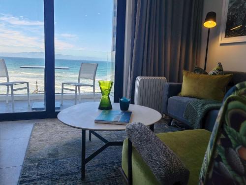 Redhill Apartment | Wavescape Chic Seaside Stay