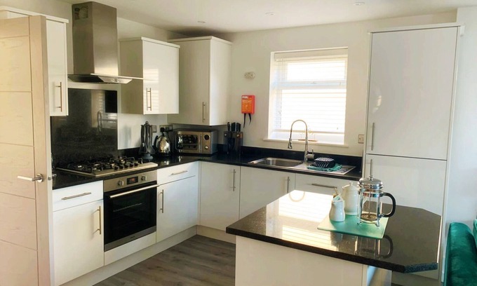 Winnard's Perch Cottage | Waveside-Waterside with hot tub,Resort Pool/Gym