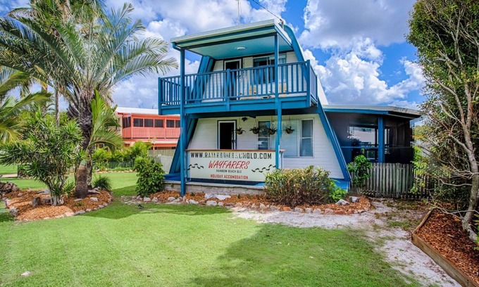 Rainbow Beach House | Wayfarers Beachouse - Rainbow Beach. Everything you need, just metres to the beach. Pets welcome