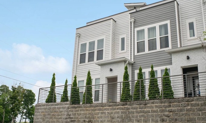 Madison House | "Waylon's Whisky Hideaway" 26 - sleeps 6