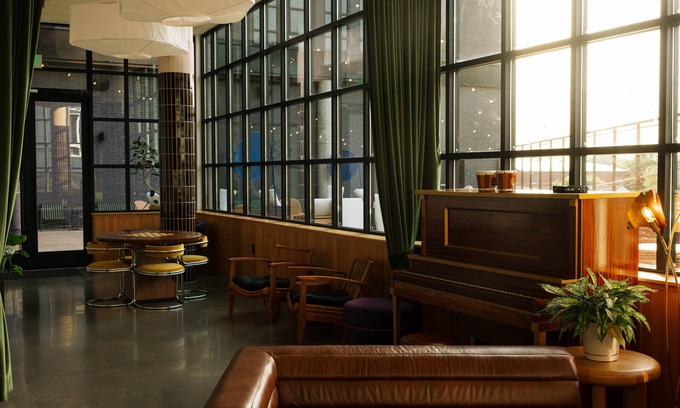 East Nashville Hotel | Waymore's Guest House & Casual Club