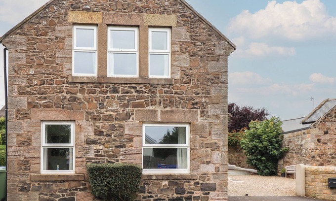 Newton by the Sea Cottage | WAYSIDE COTTAGE, pet friendly, with open fire in Newton-By-The-Sea