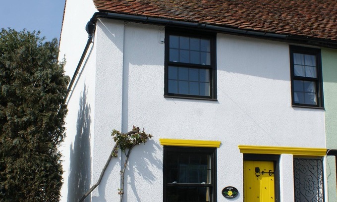 Clacton-on-Sea Cottage | Wayside Cottage Vacation Home