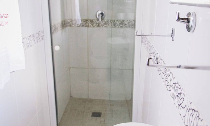 Komani Bed & Breakfast | We are a modern,upmarket,spacious,AA Recommended. 3 star accommodation.