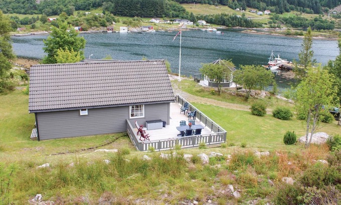 Fjaler House | We are pleased to welcome you to a pearl by the fjord.