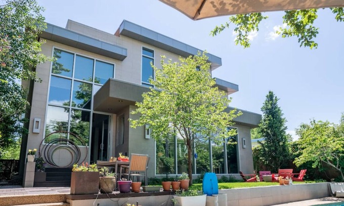 University Park House | We are two artists who enjoy sharing our home to caring and curious guests!
