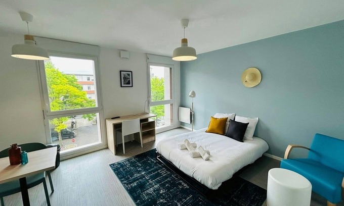 Barbatre Apartment | We Live In R - Suite 301