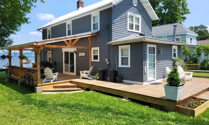 Lakewood House | We love our house and it shows. Live the lake life.