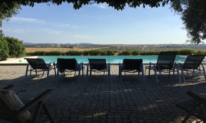 Fronteira House | We want you to feel at home, just like we do !