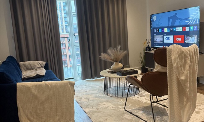 Gascoigne Apartment | Wealth Luxury Two Bedroom Double Ensuite with Balcony View!