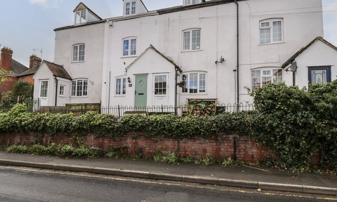 Cam Cottage | WEAVERS COTTAGE, family friendly, with a garden in Cam, Dursley