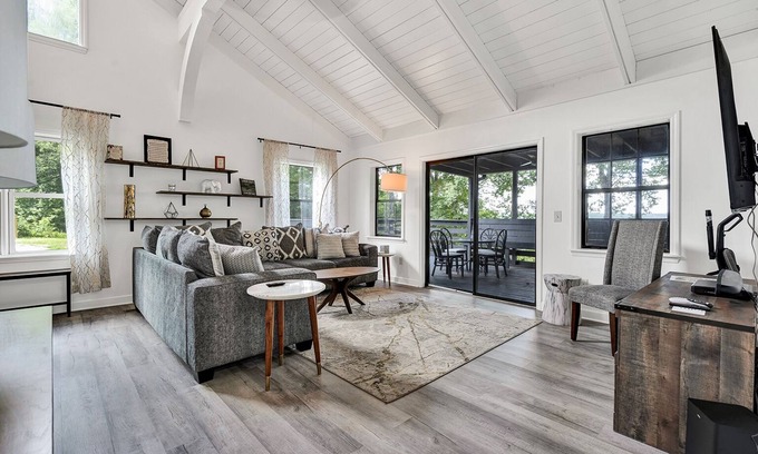 Sewanee House | Weblon's Retreat - Incredible Bluff View and Peaceful Woods