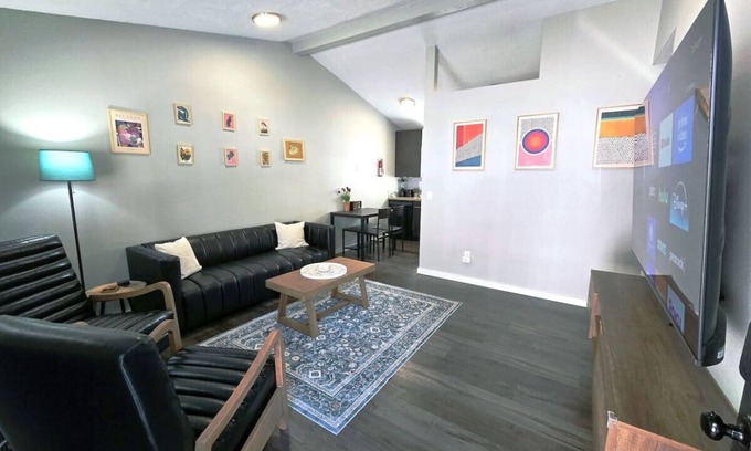 Midtown Apartment | Webster, N. Hospital & Downtown