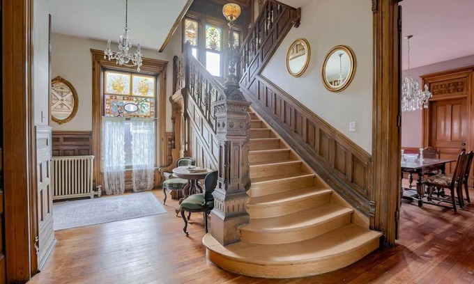 Council Bluffs House | Wedding Parlor - King Bed - Garden - Near Stadium