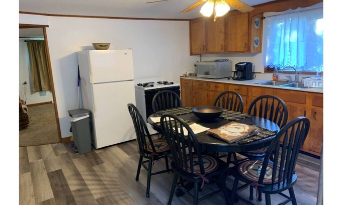 Portland House | Weddle Lodging & Outfitters White House.