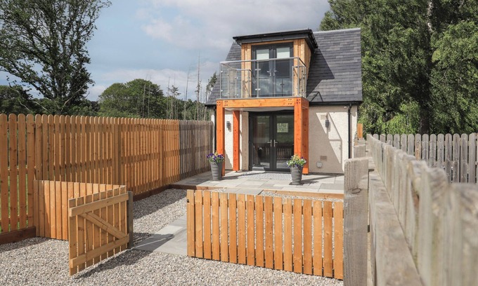 Inverness Cottage | WEE SMITHY, pet friendly, country holiday cottage in Munlochy