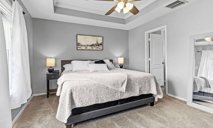 Abilene House | Weekday Fall Deals ~ Near Dyess ~Pets OK~ Sleeps 8 ~ 5 Stars ~ Spacious ~Clean