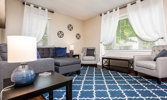 Lansing House | Weekday Work Trip or Weekend Fun: We fit everyone