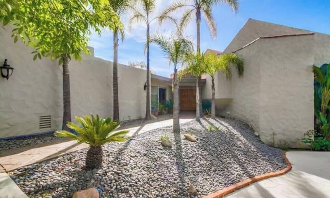 El Cajon House | Weekend at Berny's