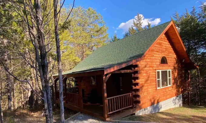 Farmville Cabin | Weekend Getaway Cabin