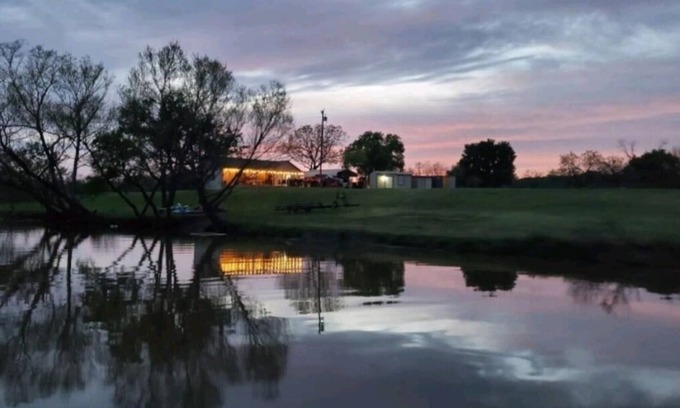 Brownwood House | Weekend Getaway on the Jim Ned River