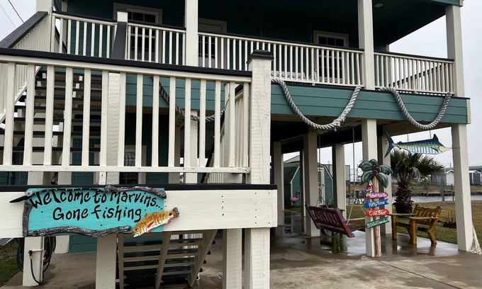 Cedar Lane House | WEEKLY DISCOUNT Beach & Sport Fishing Boat House and Pier