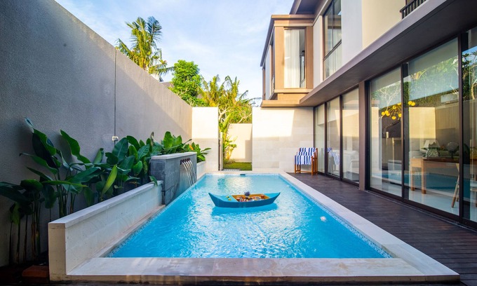 Kediri Villa | Weekly Promo Modern Family Living 4BR Villa atTanah Lot