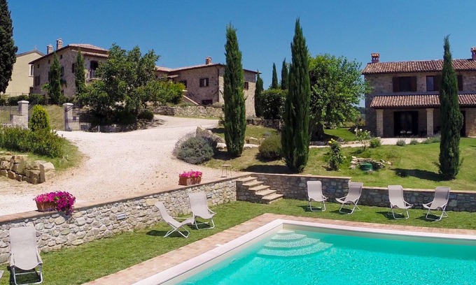 Todi House | WEEKLY RENTALS FOR FAMILY HOLIDAYS - UP TO 24 PEOPLE - 3 COUNTRYHOUSES
