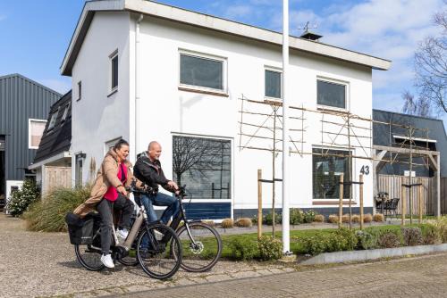 Municipality of De Friese Meren Bed & Breakfast | Weeruusz