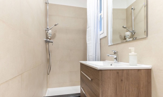 El Guinardo Apartment | Weflating SANT PAU - Sup 4 BDR