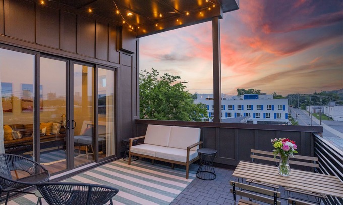 South Nashville House | WeHo 3 Story Townhome 1 of 4 w/Rooftop Deck WALKABLE! 8 mins drive to BRDWY!