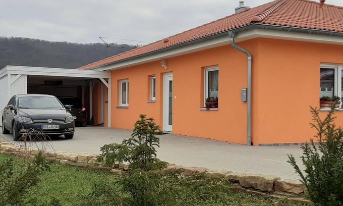 Bad Koesen Apartment | "Weinbergblick" holiday apartment - apartment, shower or bath, toilet, as good as new