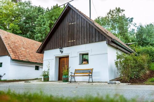 Grub an der March House | Weinfass Chalet Für 4 In Grub An Der March