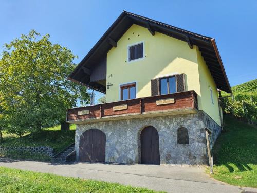 Gruisla House | Weingarten-Haus