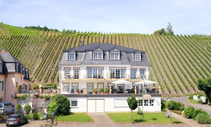 Lieser House | Weinhaus Stettler