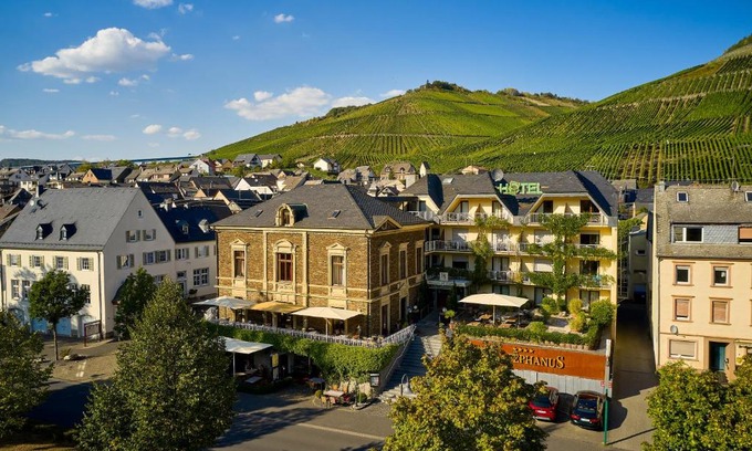 Zeltingen-Rachtig Hotel | Weinhotel St. Stephanus