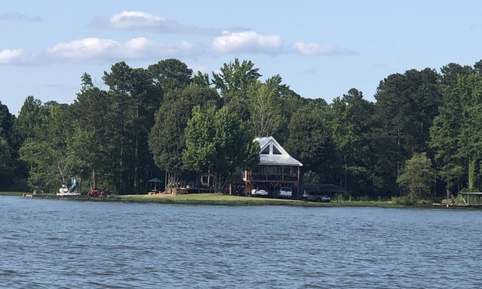 Cedar Bluff House | Weiss Lake Couples Getaway On A Private Point