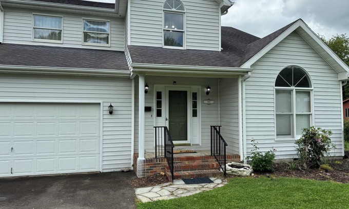 Mountain City House | Welborn House - Creekside