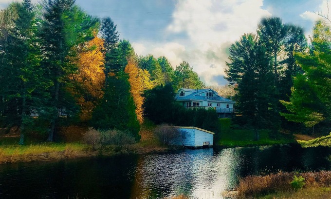 Deerton House | Welch's Riverview Retreat, Welchʻs Riverview Retreat - Your Window to Lake Superior