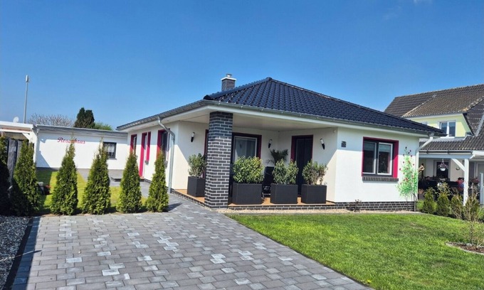 Saal House | Welcome to the "Rosenhaus🌹" directly by the forest, Baltic Sea and Bodden coast, barrier-free