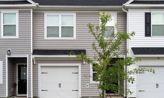 Huntcliff House | Welcome home away from home! Near Fort Jackson