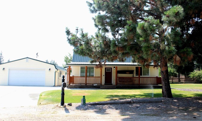 Florence House | Welcome to BarnRoots a Cozy Family sized house, bring your friends