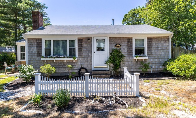 West Dennis House | Welcome To Beach Bungalow - Close to South Village Beach