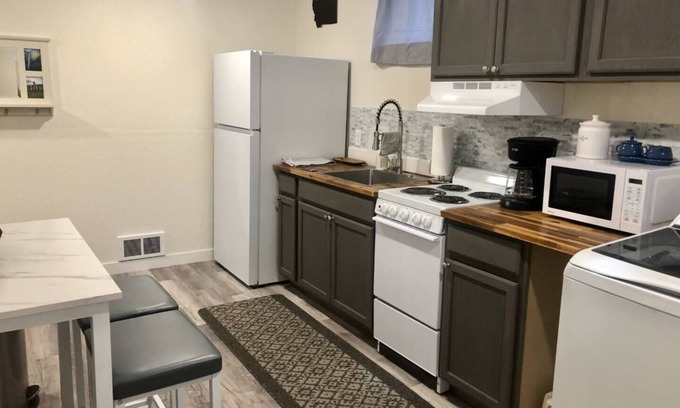 Rose Park Apartment | Welcome to Big Sky 3 - Midtown Guest Suite