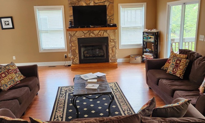 Sloans Valley House | Welcome to Boater’s Paradise – Your Perfect Family Retreat!