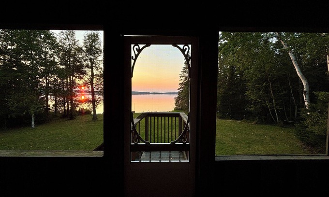 Chisholm Cottage | Welcome to Cedar Shores! 3 Bedroom Cottage with Loft on Wasi Lake