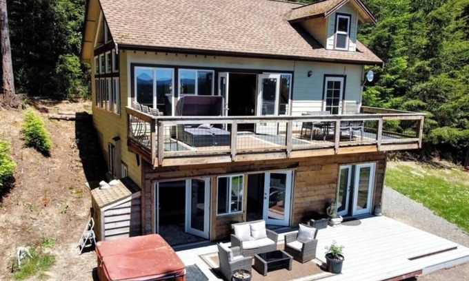 Little River House | Welcome to château de LaRose!n A tranquil retreat, family, and romantic getaway
